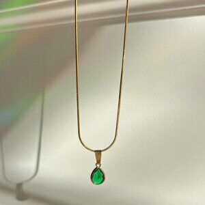 Vintage style green droplet necklace
